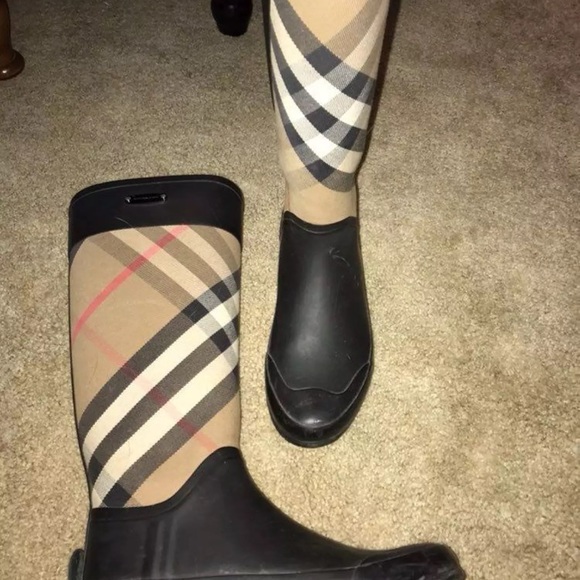 AUTHENTIC BURBERRY BOOTS - Picture 3 of 4